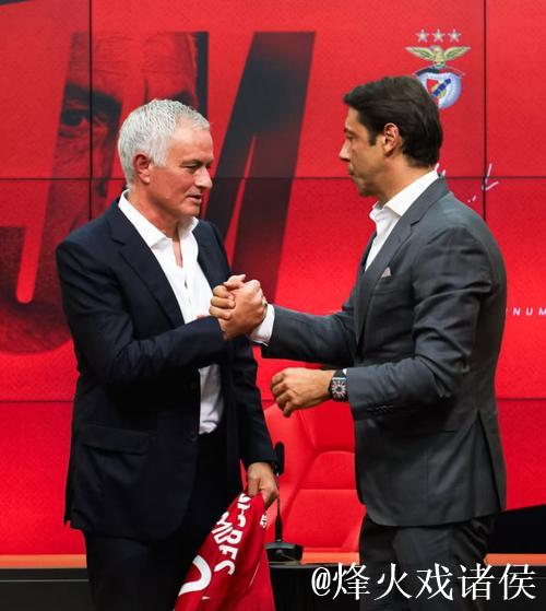 穆里尼奥迎来关键胜利,本菲卡2-0击败那不勒斯 穆里尼奥迎来关键胜利,本菲卡2-0击败那不勒斯