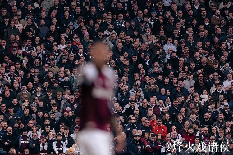 维拉主场高唱欧冠歌曲嘲讽阿森纳?球迷回应:我们只是开心 维拉主场高唱欧冠歌曲嘲讽阿森纳?球迷回应:我们只是开心